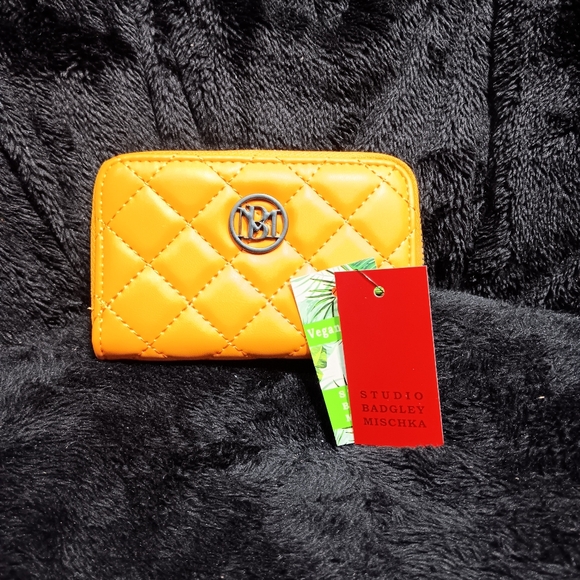 Badgley Mischka Handbags - NWT Badgley Mischka small Diamond coin purse w/ key ring